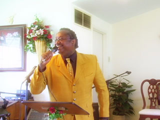 Graphic of Pastor Leroy Williams preaching, Im Going to Praise the Lord at Emmanuel House of Praise Church in Poplar Bluff Missouri